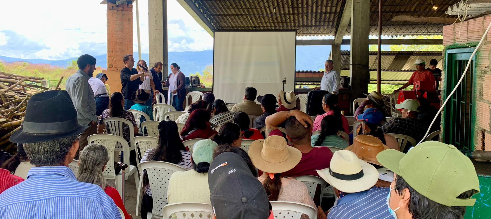 La Agencia Catastral de Cundinamarca fortalece la interlocución y participación ciudadana en Manta