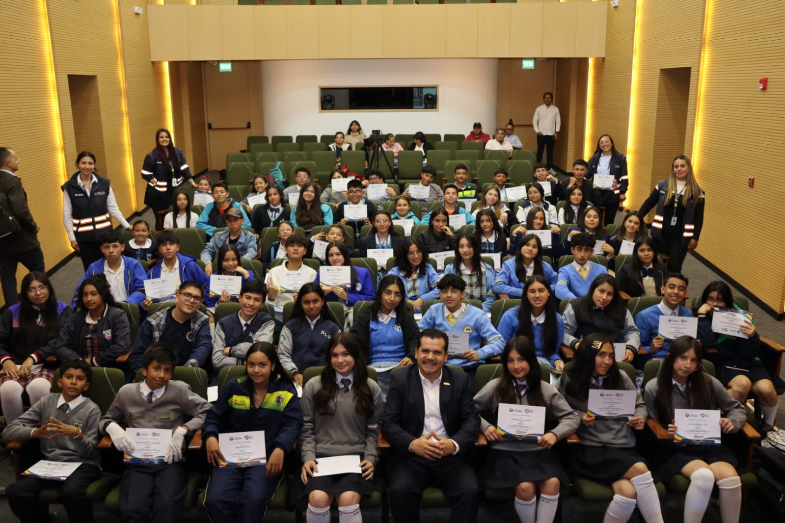 Más de 120 jóvenes de Sabana Occidente ahora son ‘Embajadores Regio’