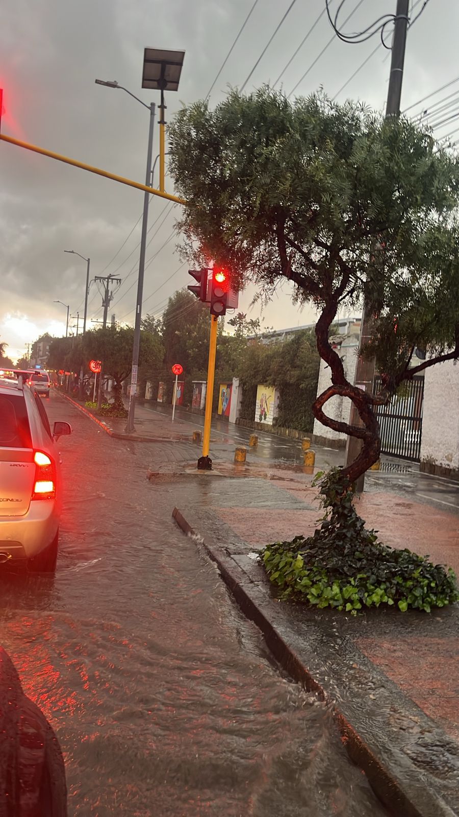 Gobernador de Cundinamarca lidera PMU permanente ante emergencia por intensas lluvias en el departamento