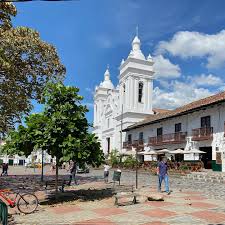 Gobernador de Cundinamarca, Jorge Rey, atiende emergencia por lluvias con ayudas y maquinaria en Puerto Salgar